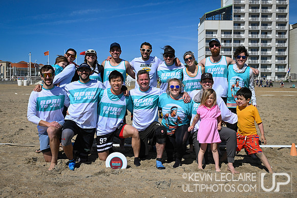 Born to Jog Team Photo - Saturday - 2025 Beach Championships