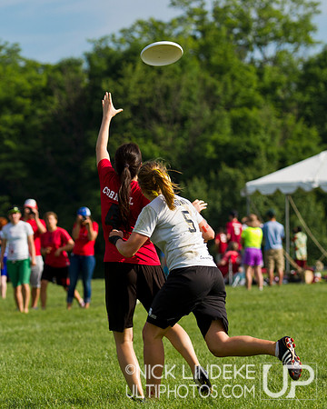 2014 USAU D-I College Champs Sunday Action