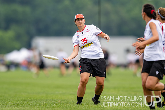 CUSB Shout vs Stella in pool play at World Ultimate Club Championships