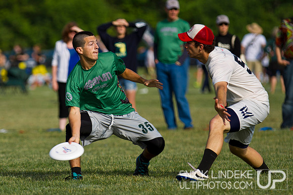 2014 USAU D-I College Champs Friday Action