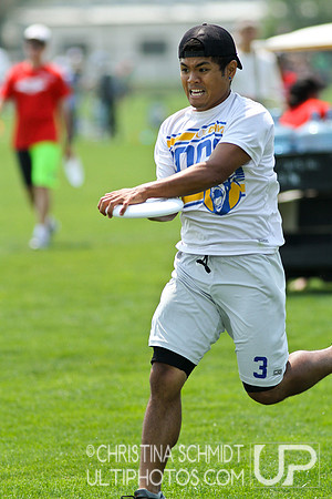 2012 USAU D-I College Championships Saturday Round 2 Action