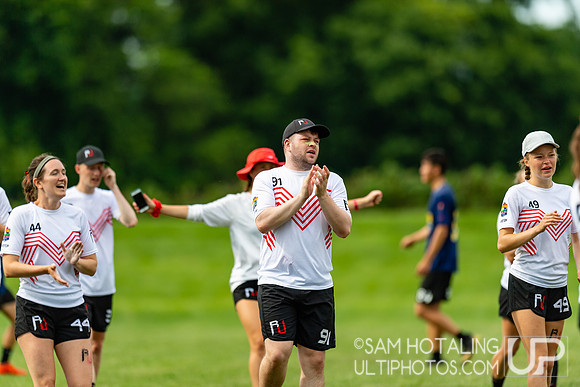 Fireflies vs Reading Ultimate in pool play at World Ultimate Club Championships