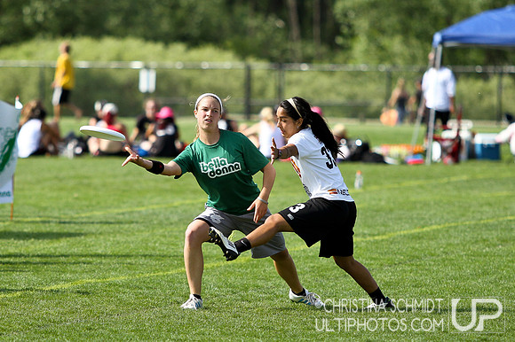 2012 USAU D-I College Championships Friday Round 1 Action