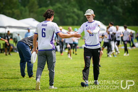 Bowdoin Clown vs Carleton College CHOP in quarterfinals at USAU D-III College Championships