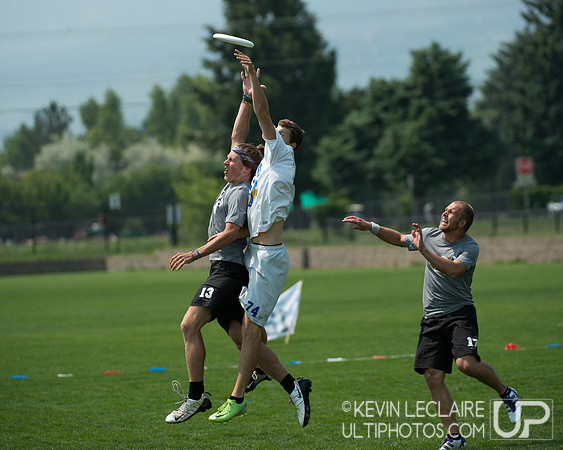 2012 USAU D-I College Championships Saturday Action