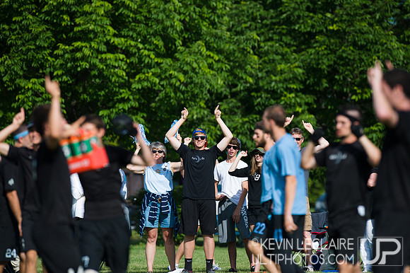 2014 USAU D-I College Champs Sunday Qtrs Action