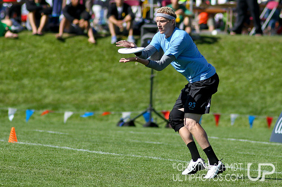 2012 USAU D-I College Championships Sunday Qtrs Action