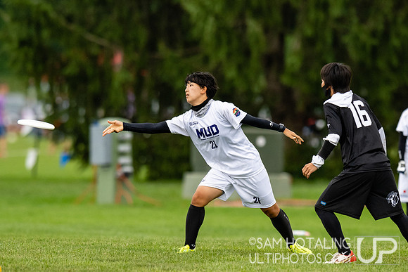 TOKYO Mavericks vs MUD in pool play at World Ultimate Club Championships