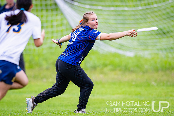 Women’s pool play at USAU DI College Championships