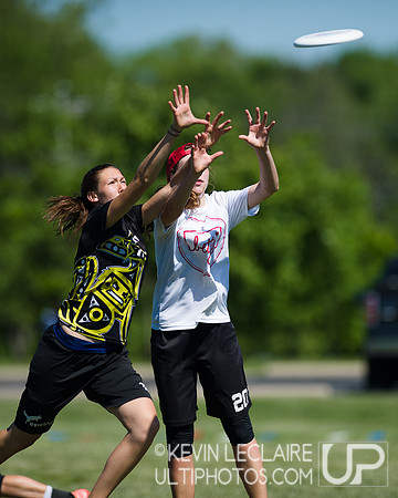 2014 USAU D-I College Champs Friday Round 4 Action
