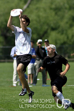 2012 USAU D-I College Championships Friday Round 1 Action