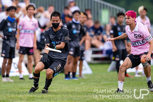 Buzz Bullets vs Seattle Sockeye in pool play at World Ultimate Club Championships