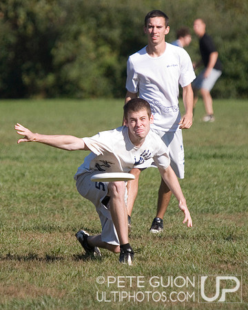 Sunday Round 1 Action -- 2011 Hucks off the Hilltop