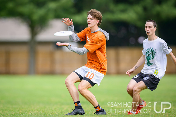 Pool play at USAU D-I College Championships