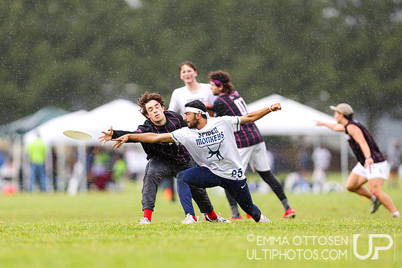 Saturday full coverage from USAU D-IIII College Championships, Pool Play Round 1: Claremont vs Richmond