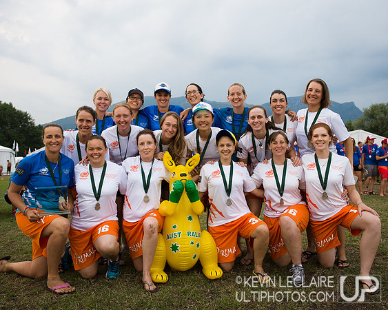 PRIMAL Ultimate Club Team Photo (Women's Masters Spirit Winners)