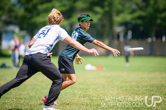 Saturday pool play at USAU D-I College Championships