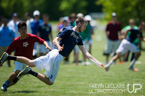 2014 USAU D-I College Champs Friday Round 3 Action