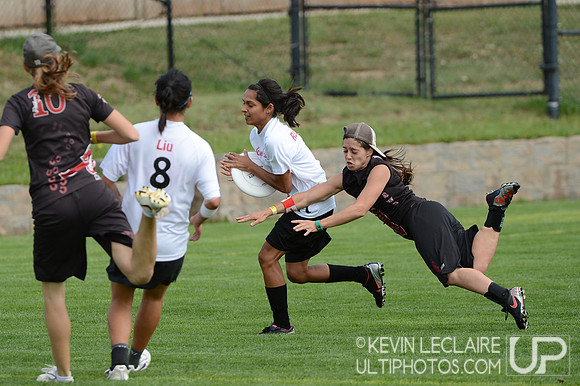 2012 USAU D-I College Championships Friday Round 1 Action