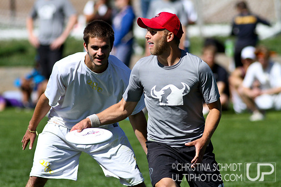 2012 USAU D-I College Championships Sunday Qtrs Action