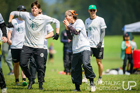 Lewis & Clark Bacchus vs Whitman Sweets in quarterfinals at USAU D-III College Championships