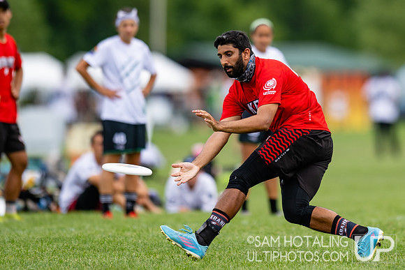 Alligators Masi vs Wollongong Krank in pool play at World Ultimate Club Championships