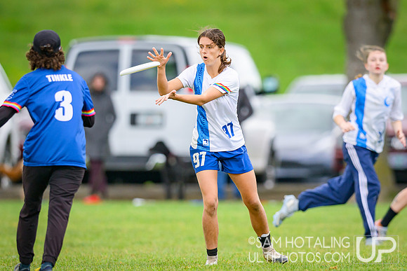 Lewis & Clark Artemis vs Whitman Sweets in quarterfinals at USAU D-III College Championships