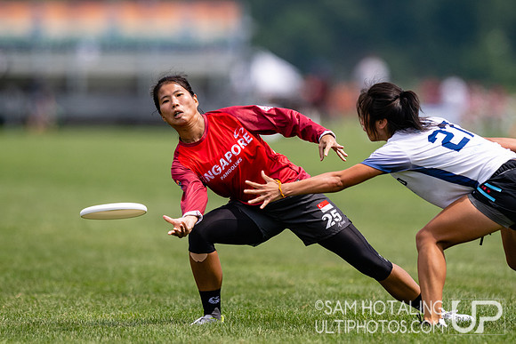 Chicago Nemesis vs Pangolins in pool play at World Ultimate Club Championships