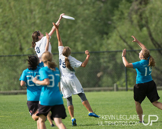 2012 USAU D-I College Championships Saturday Action
