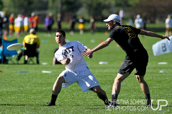 2012 USAU D-I College Championships Sunday Qtrs Action