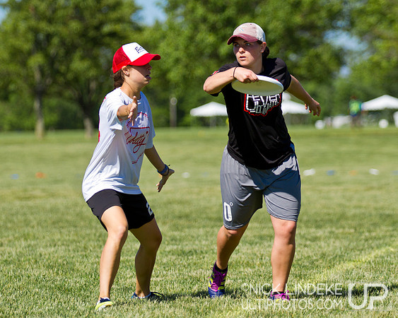 2014 USAU D-I College Champs Friday Action