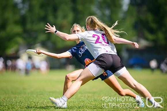 Saturday pool play at USAU D-I College Championships