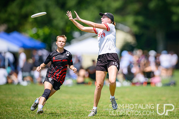 Saturday pool play at USAU D-I College Championships