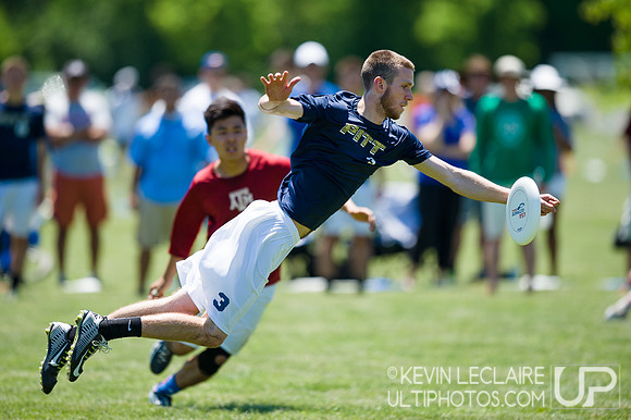 2014 USAU D-I College Champs Friday Round 3 Action