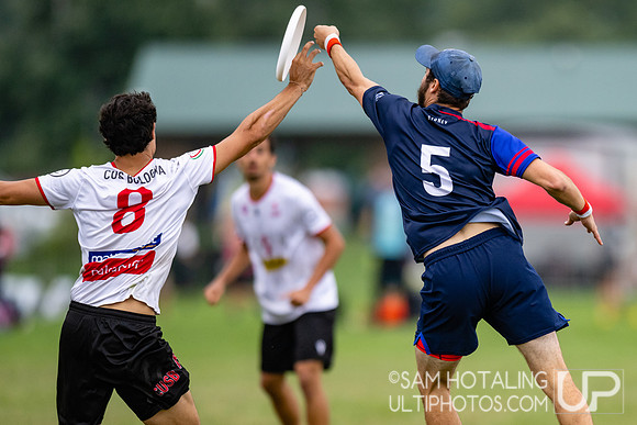 CUSB Open vs Sunder in pool play at World Ultimate Club Championships