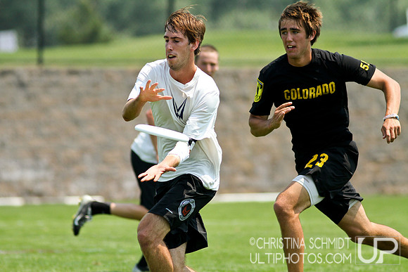 2012 USAU D-I College Championships Saturday Round 2 Action