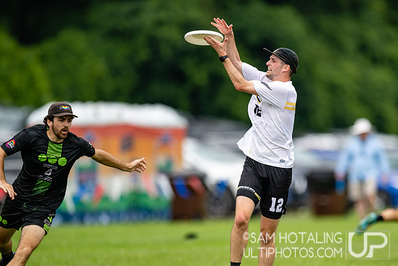 Melbourne Ellipsis vs Wildcats in pool play at World Ultimate Club Championships