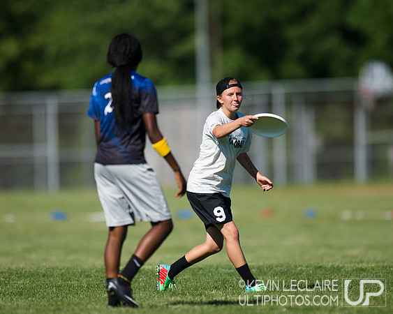 2014 USAU D-I College Champs Friday Round 5 Action