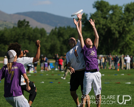 2012 USAU D-I College Championships Sunday Action