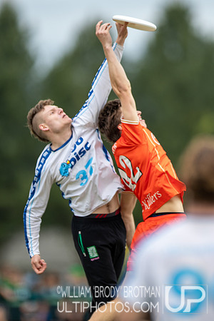 Day 1 of the USA Ultimate D-I College Championships