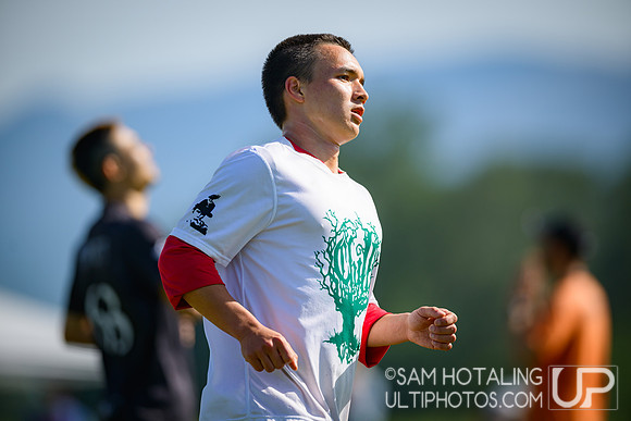 Saturday pool play at USAU D-I College Championships