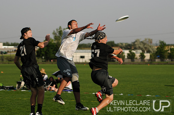 2012 USAU D-I College Championships Saturday Action