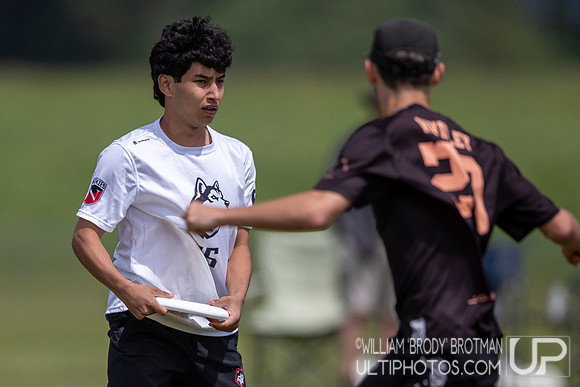 Day 1 of the USA Ultimate D-I College Championships
