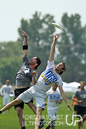 2012 USAU D-I College Championships Saturday Round 2 Action