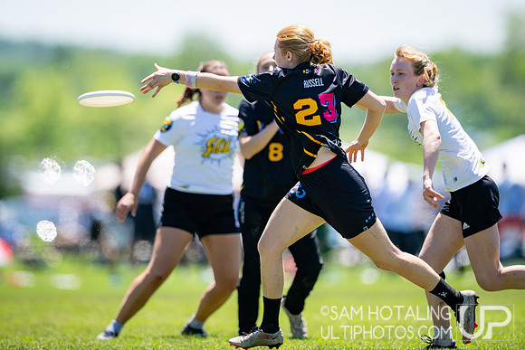 Women’s pool play at USAU DI College Championships