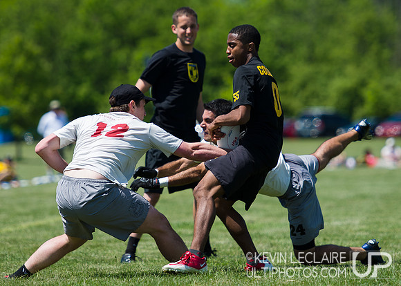2014 USAU D-I College Champs Friday Round 2 Action