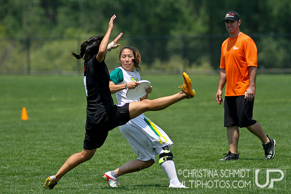 2012 USAU D-I College Championships Saturday Round 3 Action