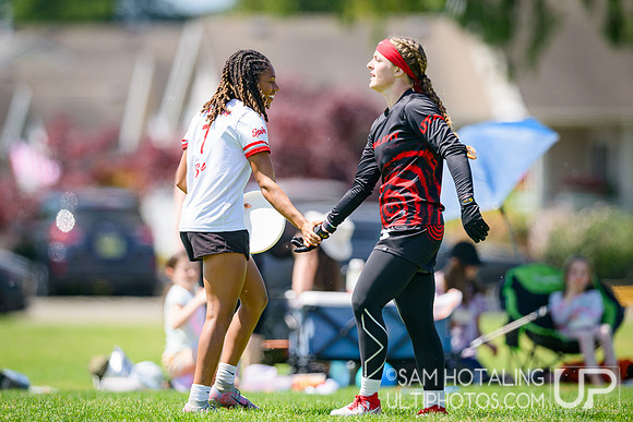 Saturday pool play at USAU D-I College Championships