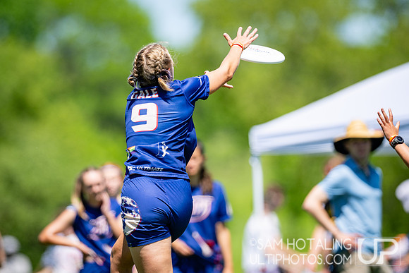 Women’s pool play at USAU DI College Championships