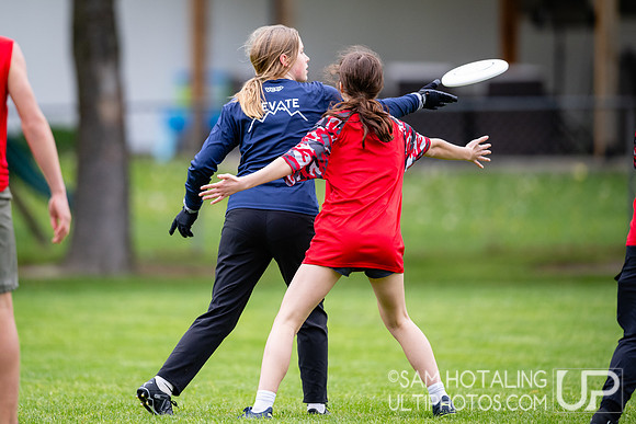 Pool play round III at DiscNW Spring Reign